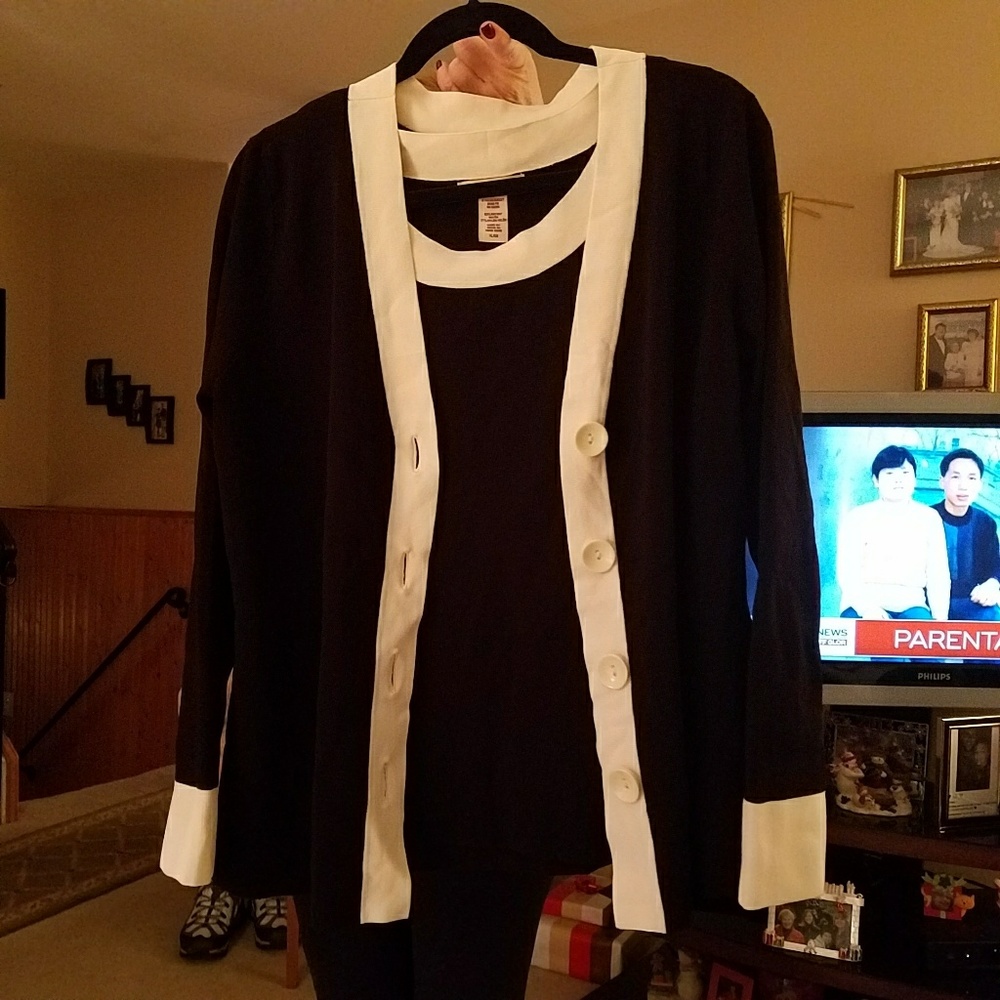 Covington Woman's 2 Piece Sweater Set